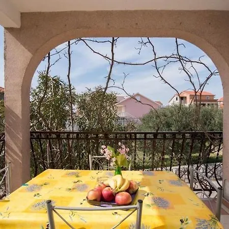 Fidelis - One Bedroom With Terrace And Garden View 3 Daire