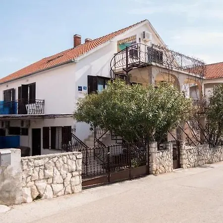 Apartament Fidelis - One Bedroom With Terrace And Garden View 3