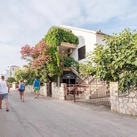 Fidelis - One Bedroom With Terrace And Garden View 3 Apartamento Trogir