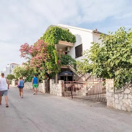 Fidelis - One Bedroom With Terrace And Garden View 3 Apartament Trogir