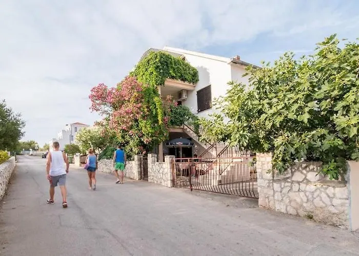 Fidelis - One Bedroom With Terrace And Garden View 3 Apartman Trogir