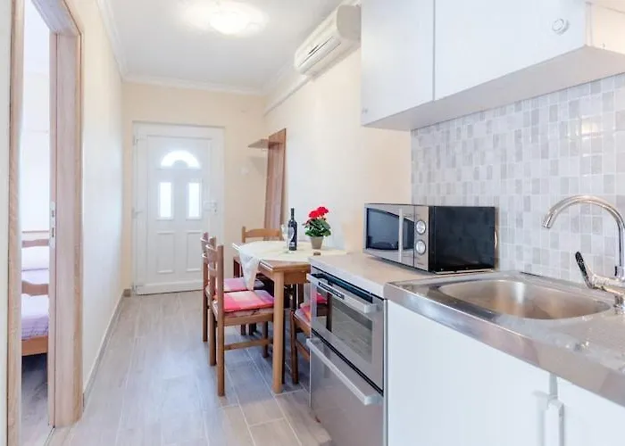 Fidelis - One Bedroom With Terrace And Garden View 3