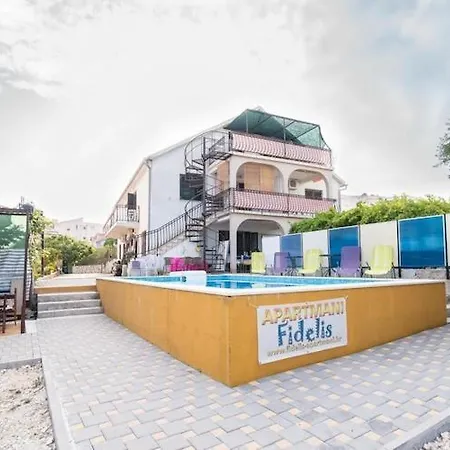 Fidelis - One Bedroom With Terrace And Garden View 3